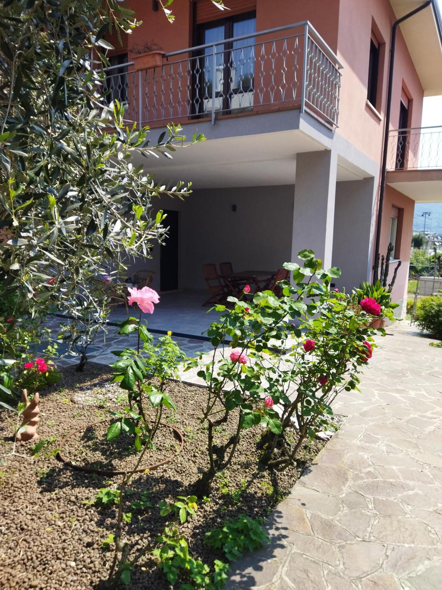 Ferienwohnung Rose Garden House Wi-Fi Riva del Garda Exterior foto